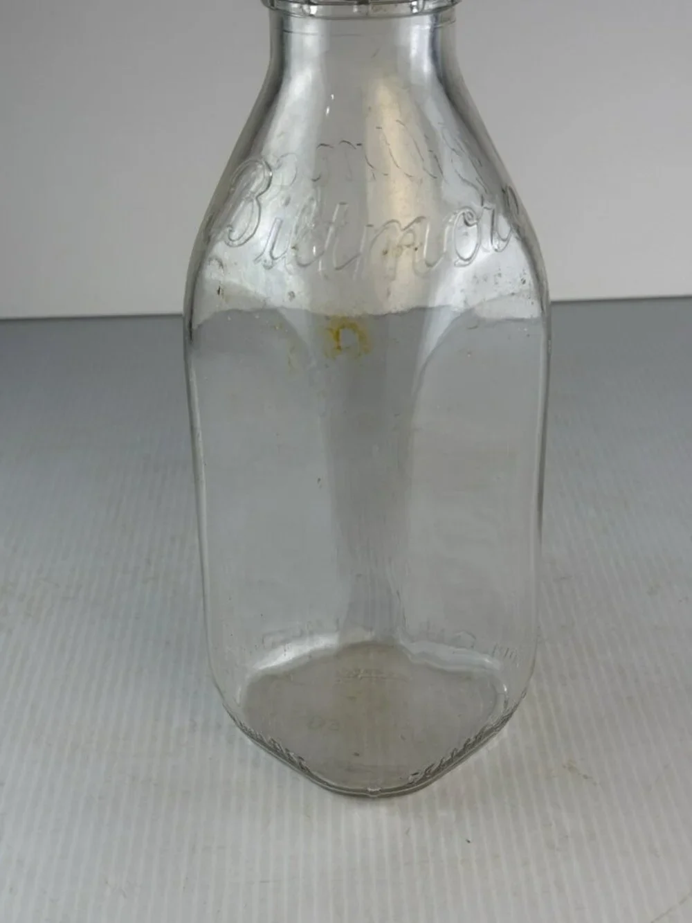 Vintage Shoulder Script Embossed Biltmore Dairy Farms Quart Bottle-Duraglas